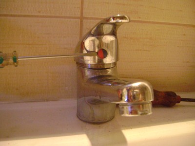 remove_cap_bathroom_faucet.JPG